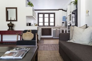 Smart TV - KHAMIN POOL VILLA, 2 BR, 2 BA, up to 6 guests, 5' drive from Chaweng Beach (Koh Samui)