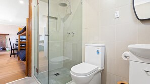 Shower - Braeside Cabin Four - Ziera (CENTRAL TILBA)