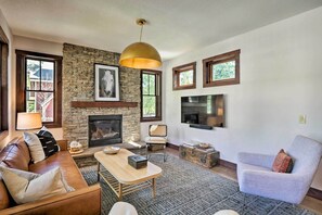 TV, fireplace, stereo - Steps to Gondola! ‘French Fox’ Dtwn Breck Escape (Breckenridge)