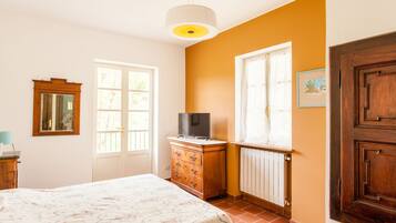 Design Room | Individually decorated, individually furnished, laptop workspace