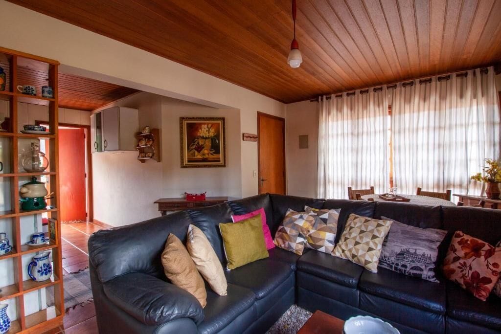 Apartamento Superior | Frigobar, Wi-Fi de cortesia, roupa de cama