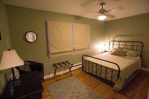 2 habitaciones, caja de seguridad en la habitación y escritorio 