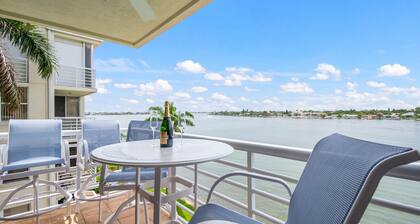 UUSI HOMEAWAY! 2BR, 2bath-huoneistoyksikkö rauhallisella Boca Ciega -lahdella