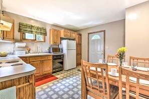 Fridge, microwave, stovetop, dishwasher - Fishermen's Paradise w/ Fire Pit on Rice Lake! (Rice Lake)