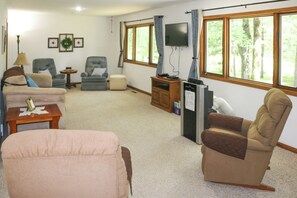 TV - Fishermen's Paradise w/ Fire Pit on Rice Lake! (Rice Lake)