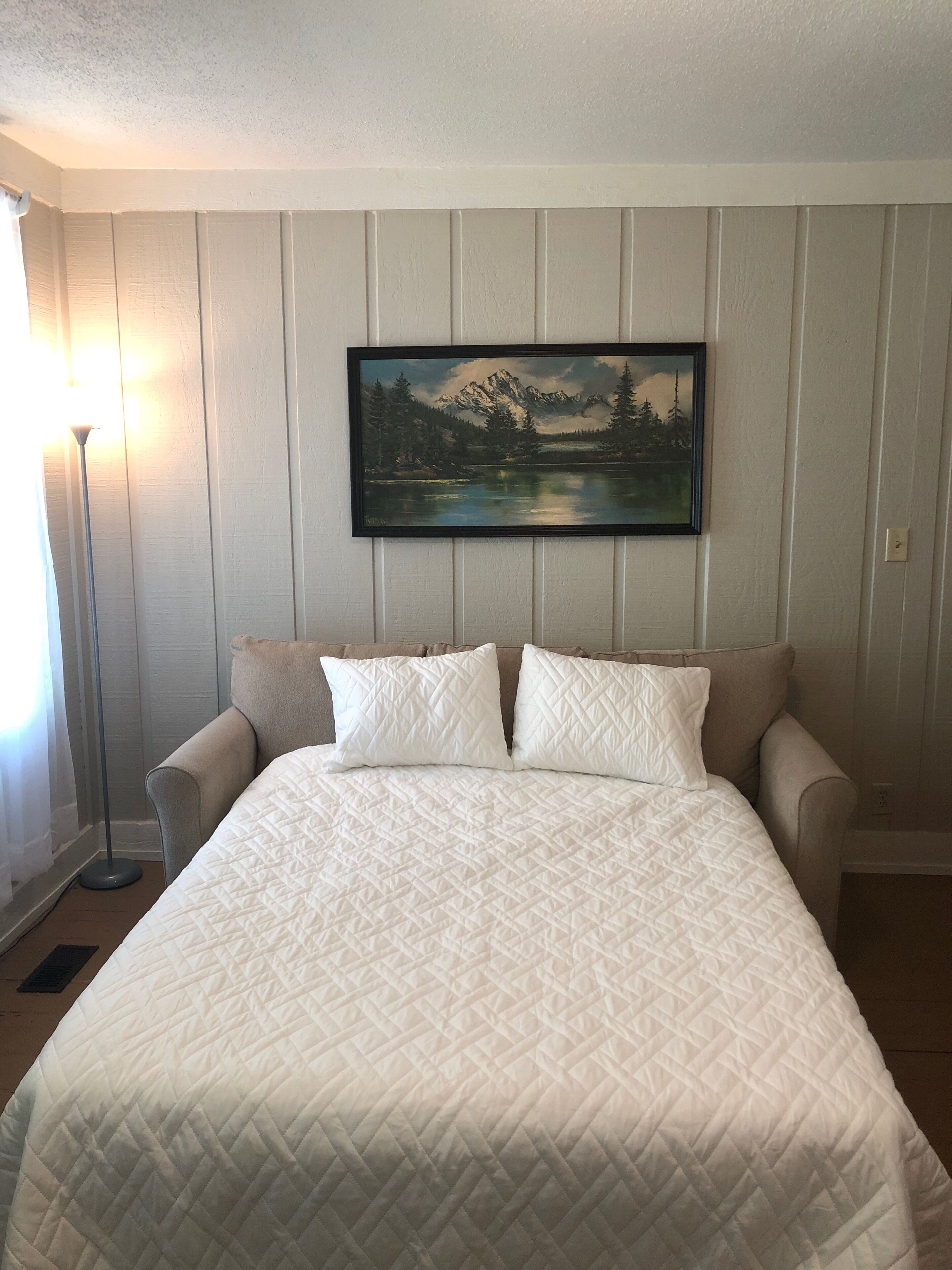 2 bedrooms, iron/ironing board, WiFi, bed sheets