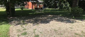 Downtown 2 Bedroom Cottage, Sleeps 6, Walk to Honeywell, Downtown Restaurants