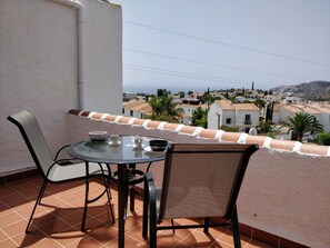 Outdoor dining - Modern flat with sea views, pool, tennis and wifi (Nerja)