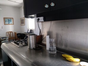 Kjøleskap, mikrobølgeovn, ovn og brødrister