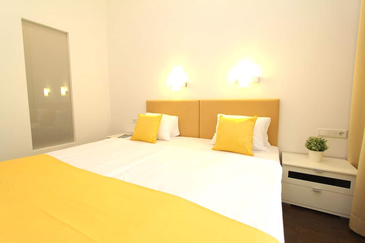 Apartamento, 1 quarto | Cortinas blackout, ferros/tábuas de passar roupa, Wi-Fi de cortesia