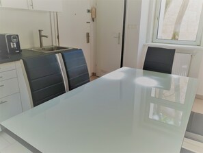 Apartment, 1 Bedroom, Non Smoking (6 people) | In-room dining - CheckVienna - Brandmayer Apartments V (Vienna)