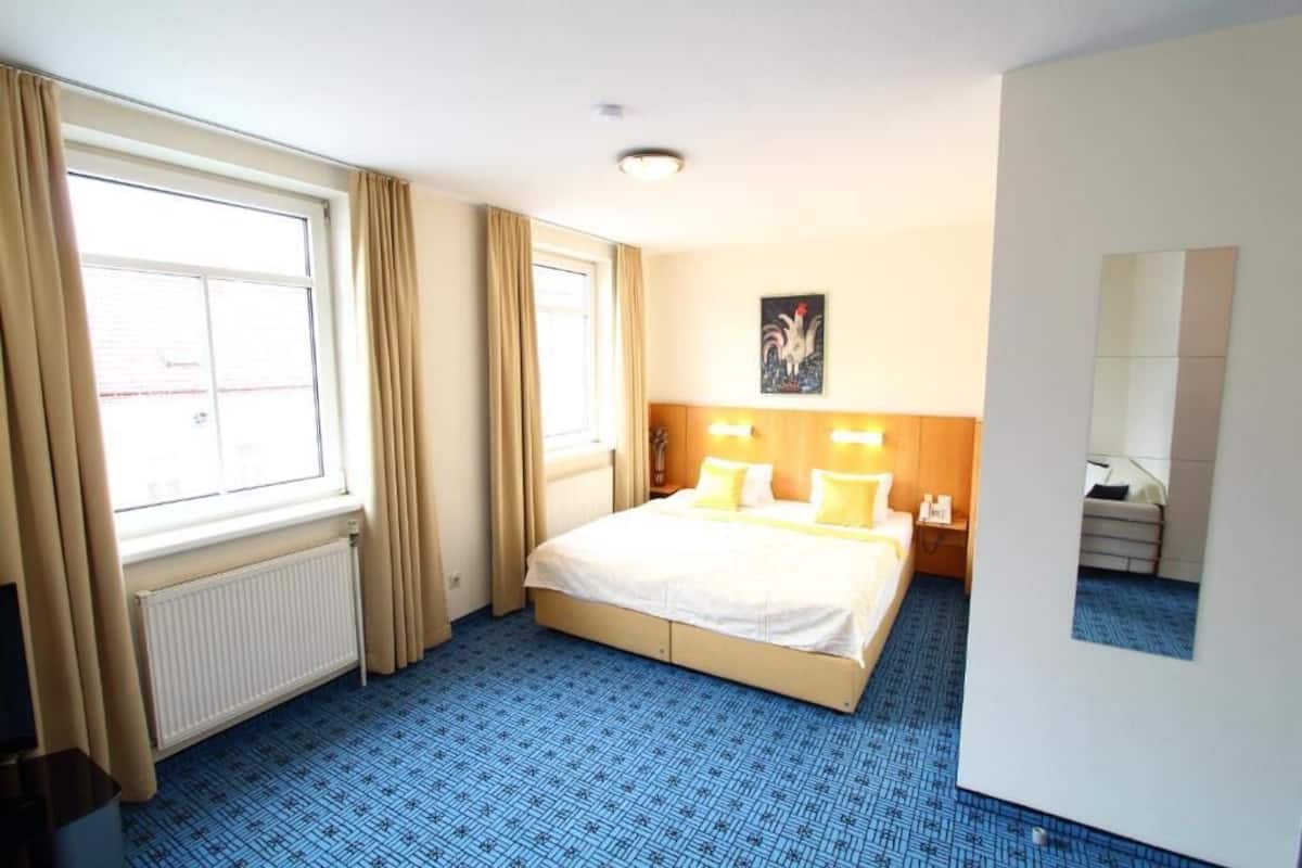 Studio-Apartment,2 Bedrooms (4 people) | 1 quarto, cortinas blackout, ferros/tábuas de passar roupa