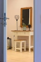 Apartamento, 2 habitaciones | Zona de estar | Una televisión de pantalla plana