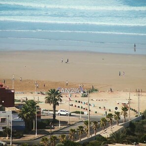 Beach nearby, sun-loungers, beach towels - Agadir Surf House Anza (Agadir)