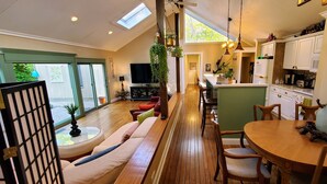 Interior - New Seabury Retreat. Butchart Gardens' Inspired (Mashpee)
