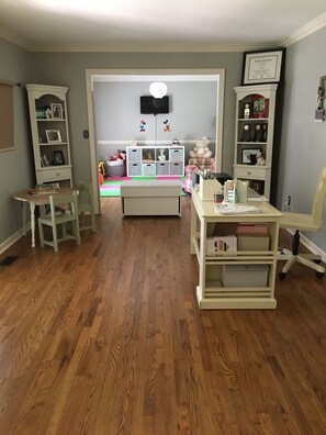 Children’s area - 4 BEDROOM HOUSE WITH FURNISHED OUTDOOR PAVILION (Athens)