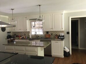 Fridge, microwave, oven, stovetop - 4 BEDROOM HOUSE WITH FURNISHED OUTDOOR PAVILION (Athens)