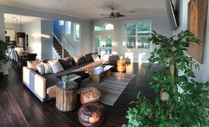 Living area - The Beach House on Lake Travis - sleeps 12 (Austin)