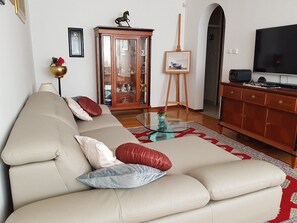 TV - Capo Apartment Sleeps 5 (Split)