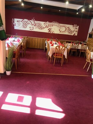 Daily continental breakfast (EUR 6.50 per person)