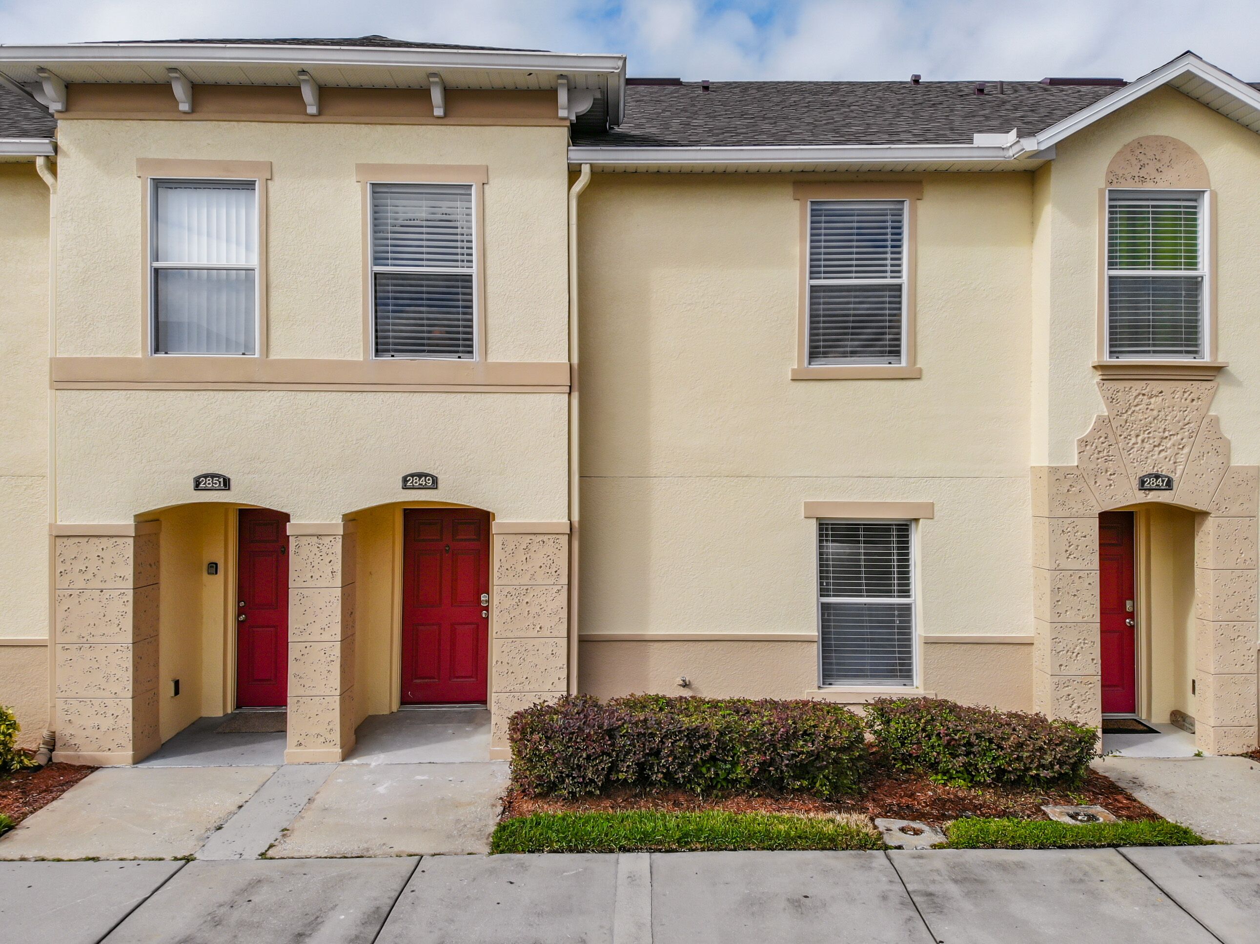 1900 sqft 4br/3ba townhome with free park lots