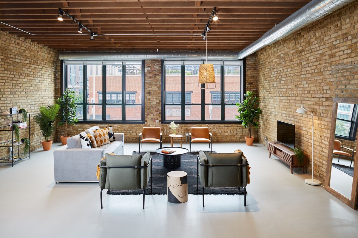 Beautiful Luxury Loft in Fulton Market, Sleeps 12 | Featured In Architectural Di