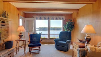 TV, fireplace, DVD player