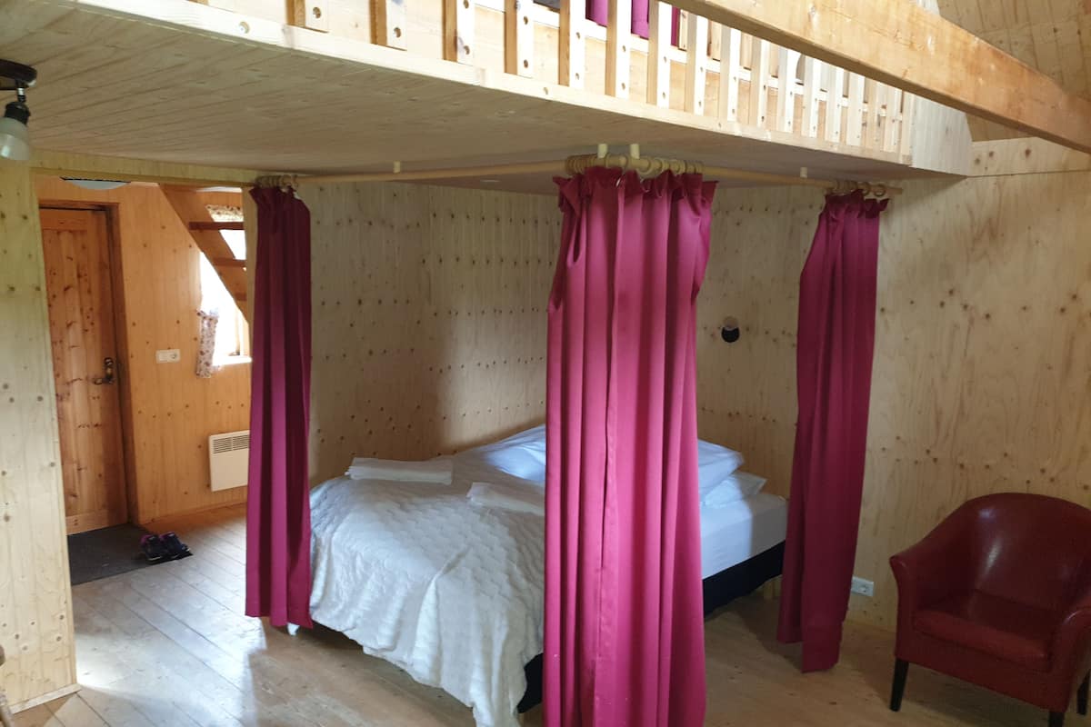 Baita familiare, non fumatori, vista valle | Copriletto in piuma, tende oscuranti, Wi-Fi gratuito, lenzuola