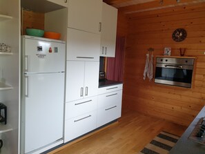 Economy-Doppel- oder -Zweibettzimmer | Gemeinschaftsküche | Kühlschrank