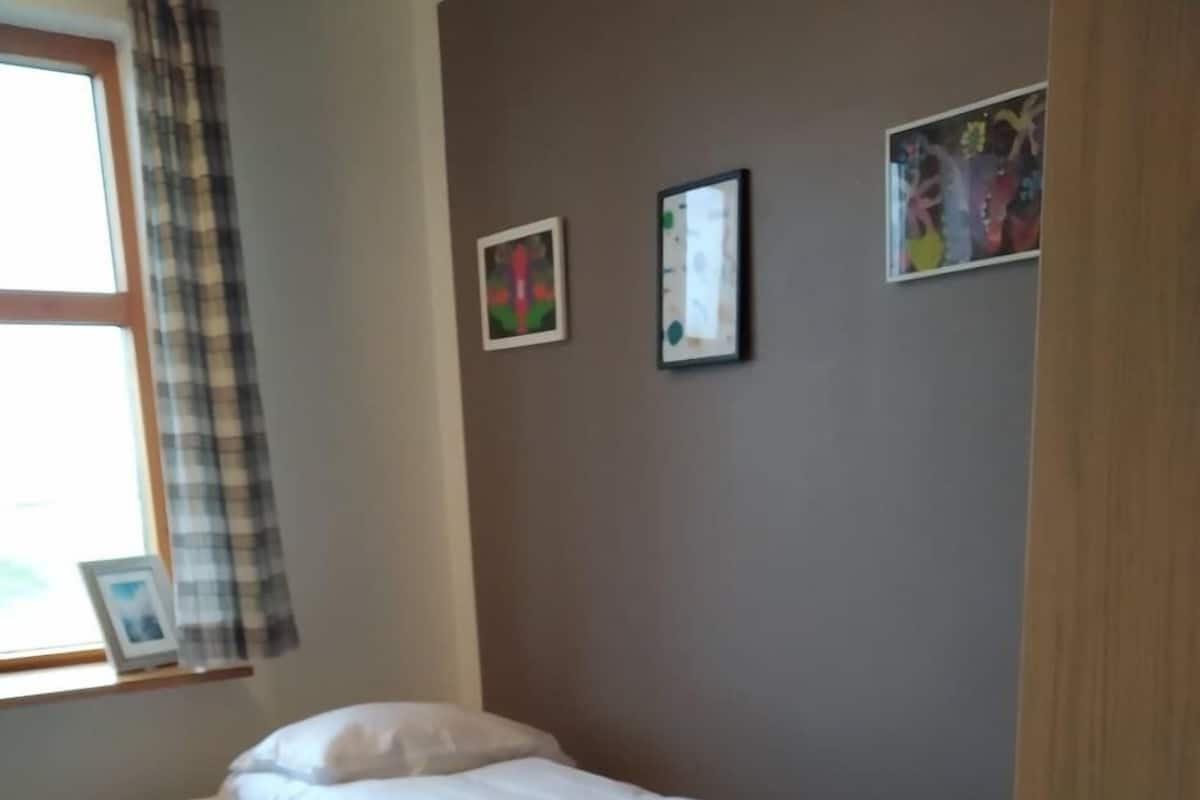Singola Economy | Copriletto in piuma, tende oscuranti, Wi-Fi gratuito, lenzuola