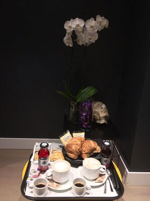 Free daily continental breakfast - Casa pacifico Napoli (Naples)