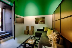 Studio Deluks | Area keluarga | TV layar datar