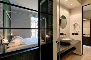 A modern bathroom with a large mirror, a sink, and a shower. - Casa pacifico Napoli (Naples)