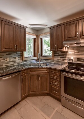 Réfrigérateur grande capacité avec congélateur, four à micro-ondes