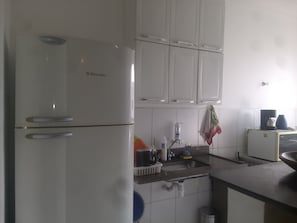 Kühlschrank, Mikrowelle, Ofen, Mixer