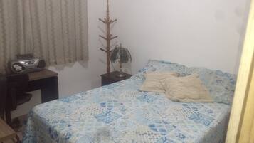 2 dormitoris, escriptori, planxa i posts de planxar i wifi