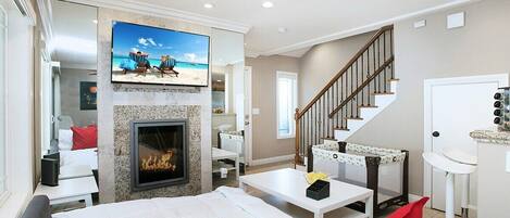 2 Schlafzimmer, hochwertige Bettwaren, Schreibtisch