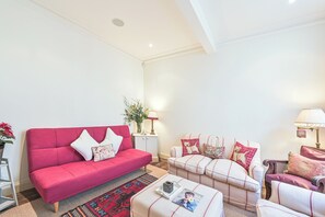 TV - FUN COMFORTABLE =SLEEPS 4/5 Knightsbridge -Harrods- Early C/in given if avail - (London)