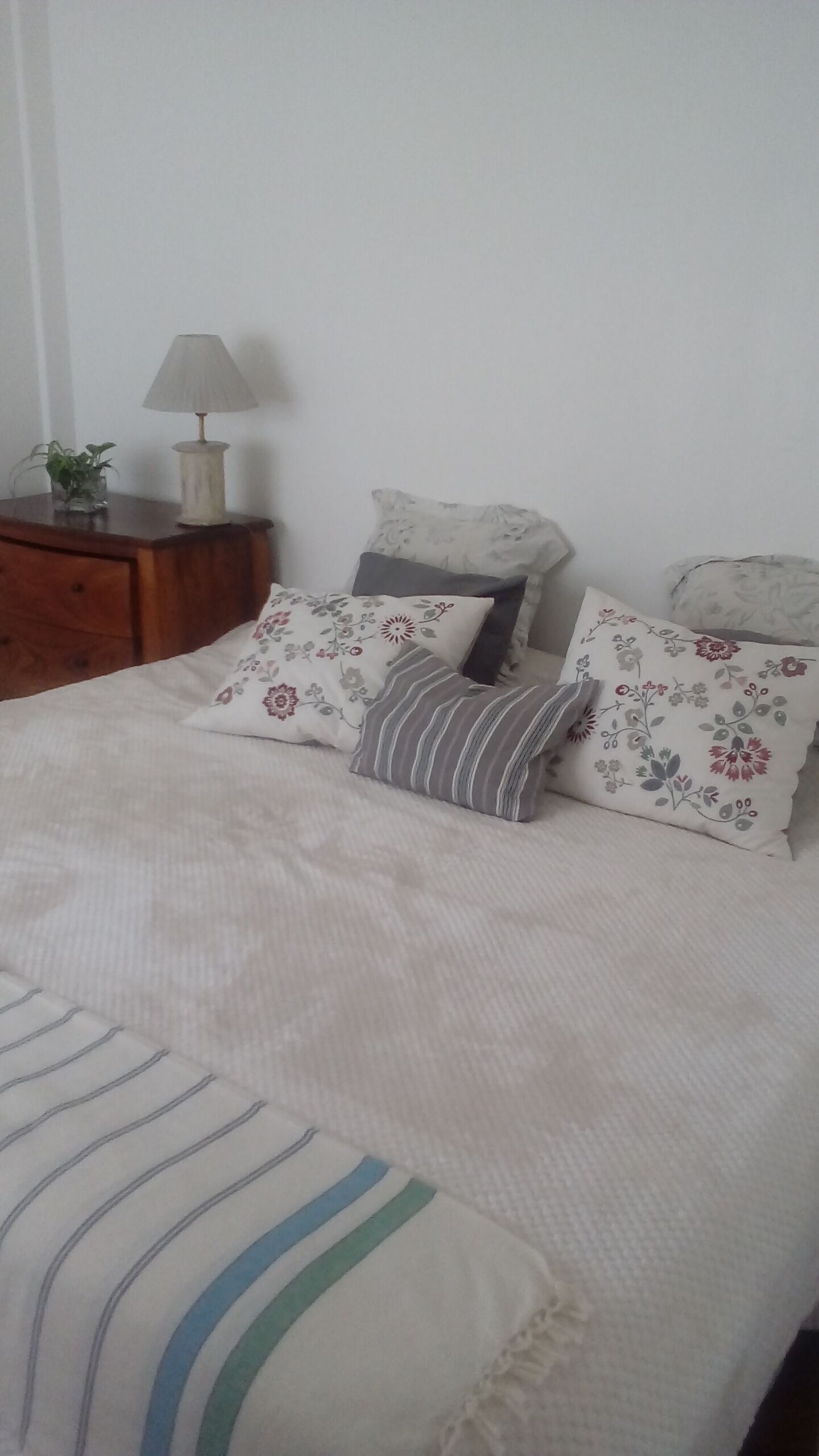 1 غرفة نوم ومكواة/لوح كي وواي فاي وملاءات أسرّة