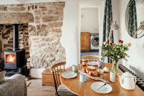 Dining - 17 Farmers Meadow (Penzance)