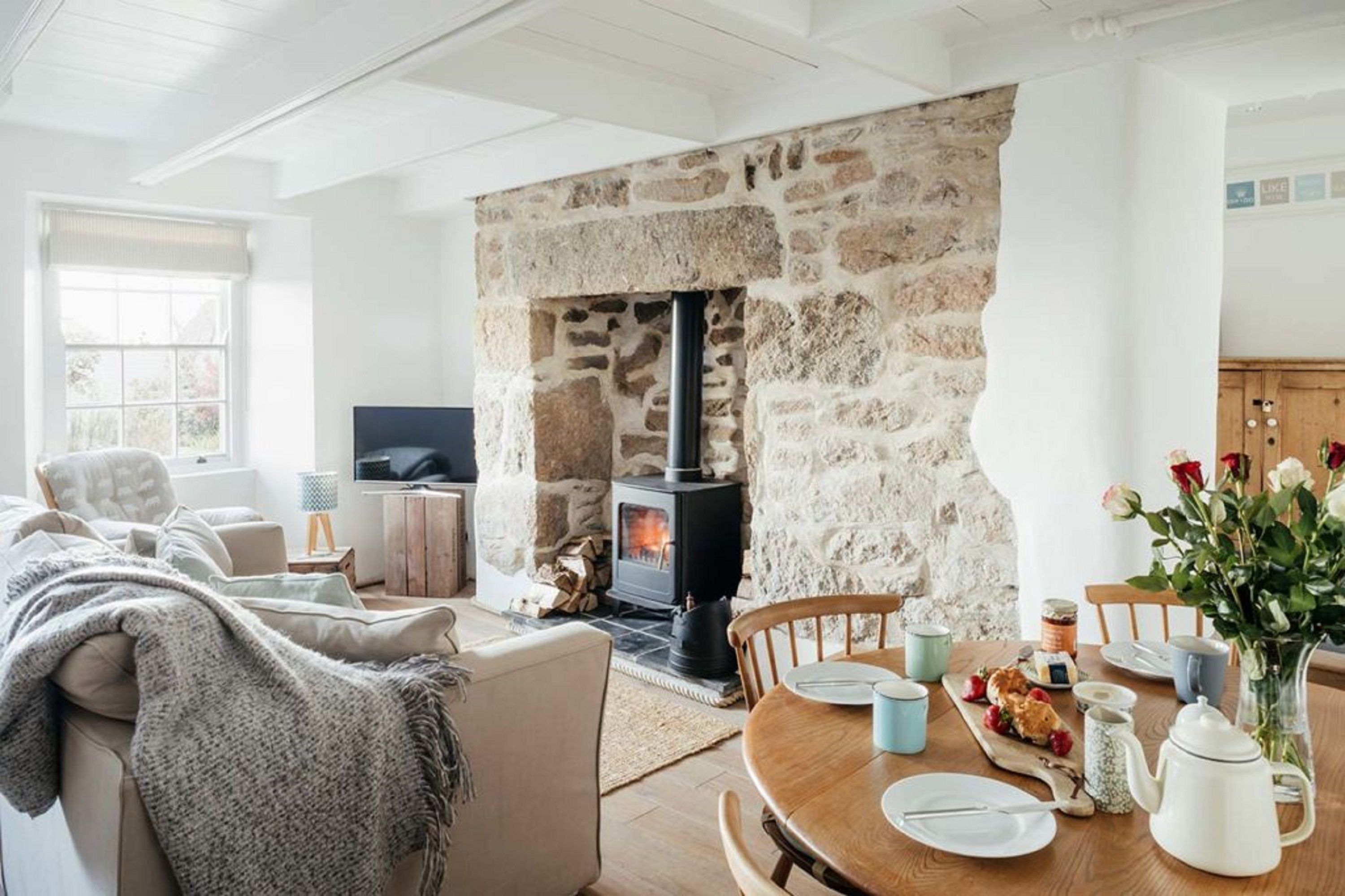 17 Farmers Meadow | Living area | Flat-screen TV