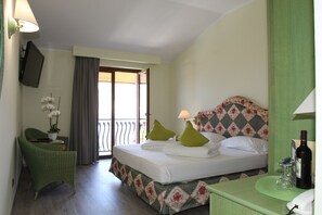 Quarto superior, sacada, vista para o lago | Roupas de cama antialérgicas