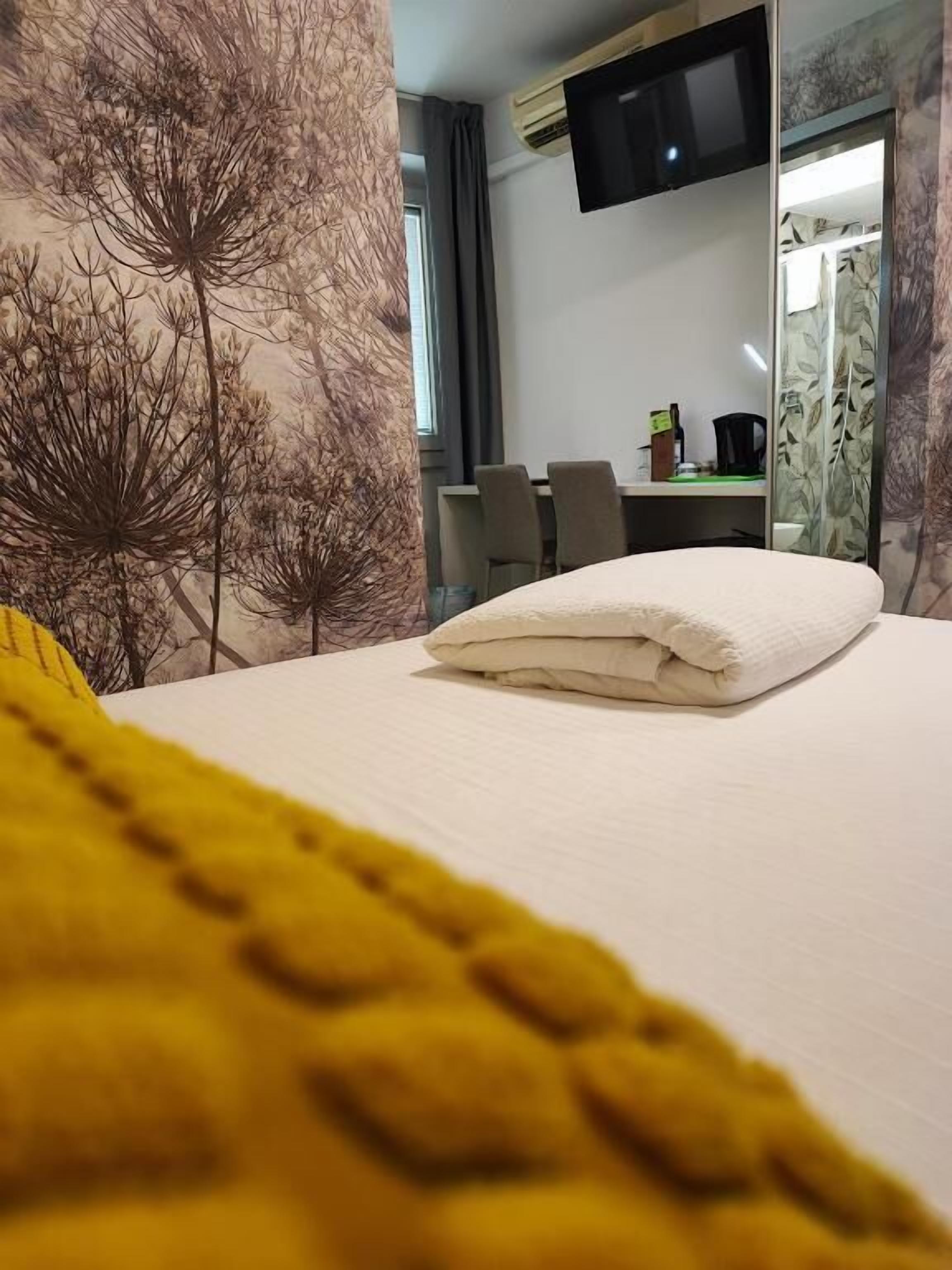 Basic Room, Ground Floor | Hypo-allergenic bedding, memory foam beds, in-room safe, desk