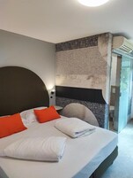 Basic Room, Ground Floor | Hypo-allergenic bedding, memory foam beds, in-room safe, desk