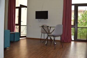 Interior - In the Moscow Cinema hall (Kentron)