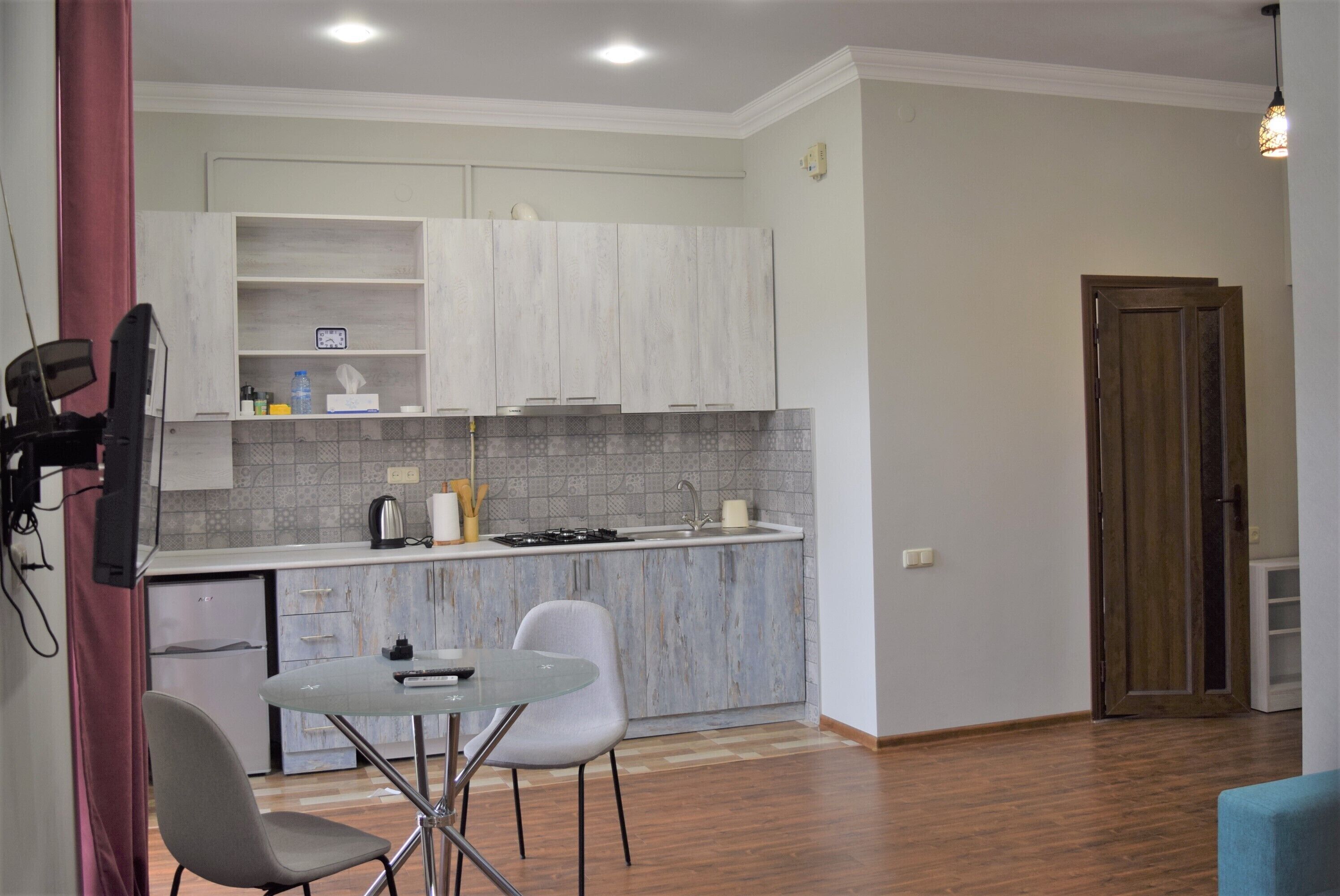 雪櫃、咖啡機/沖茶器、廚房用具/餐具/器皿、紙手巾