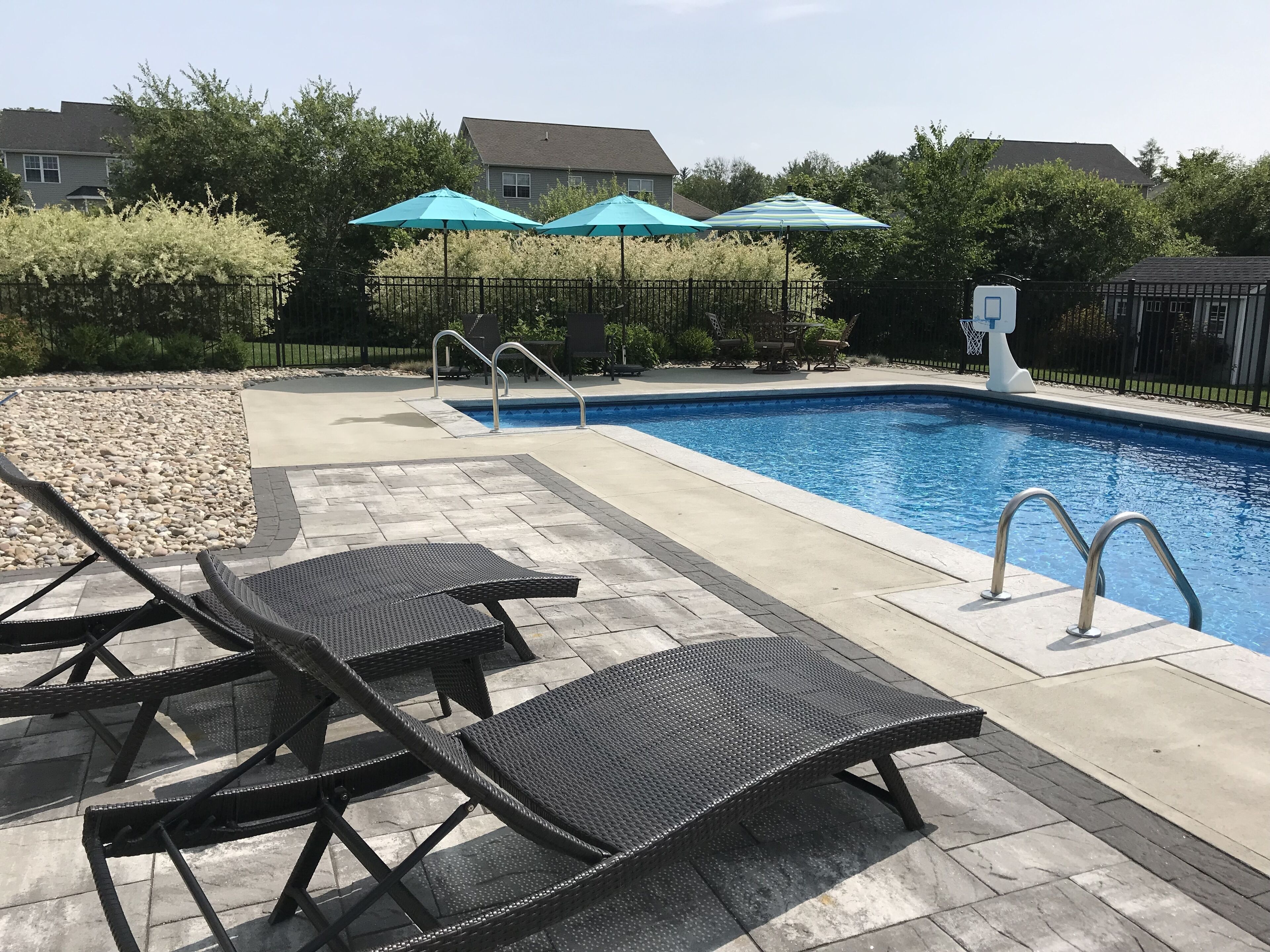 Saratoga track/ vacation house rental in quiet setting 4.5 miles from the track