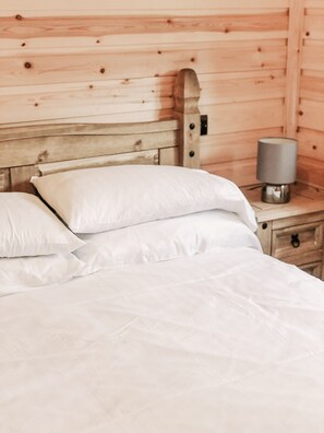 캐빈, 침실 2개 (Larch XL Parkside) | 각각 다른 스타일의 인테리어, 각각 다르게 가구 비치, 다리미/다리미판, 침대 시트