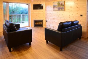 Lodge, 2 Bedrooms (Larch Parkside) | Living room | Flat-screen TV