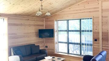 The Spruce Lakeside, 4 Bedrooms | Individually decorated, individually furnished, iron/ironing board